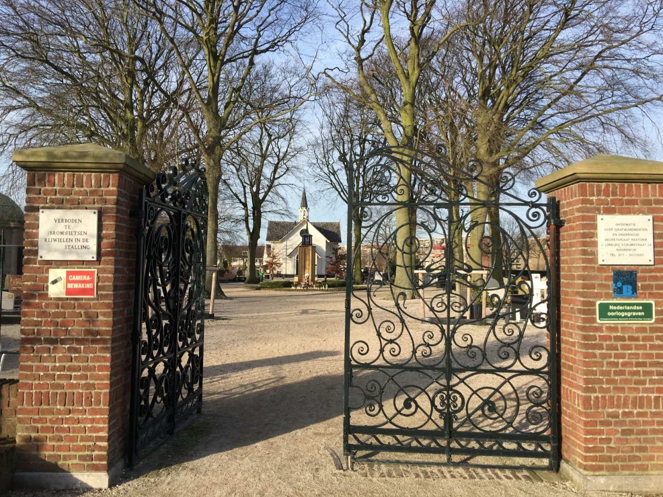 Maria Montessori's tomb,   Noordwijk (by Gabriele Maggi) - 01.JPG
